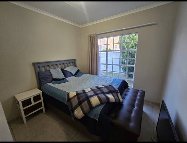 2 BEDROOM TOWNHOUSE TO LET IN THREE RIVERS PROPER